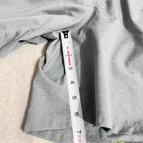 Under Armour short size Small : Box H: - Picture 6 of 9